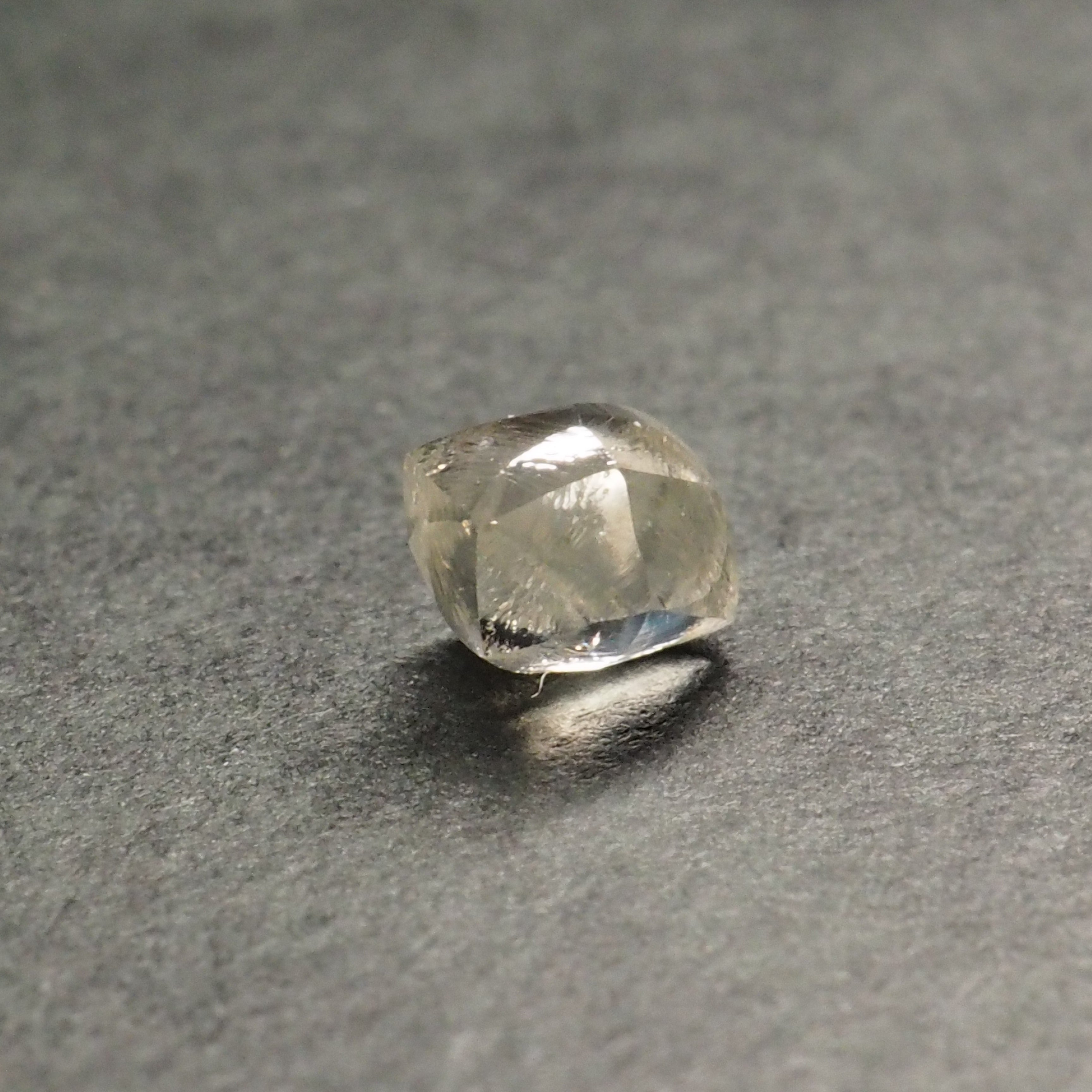 ダイヤ原石 0.65ct KG752