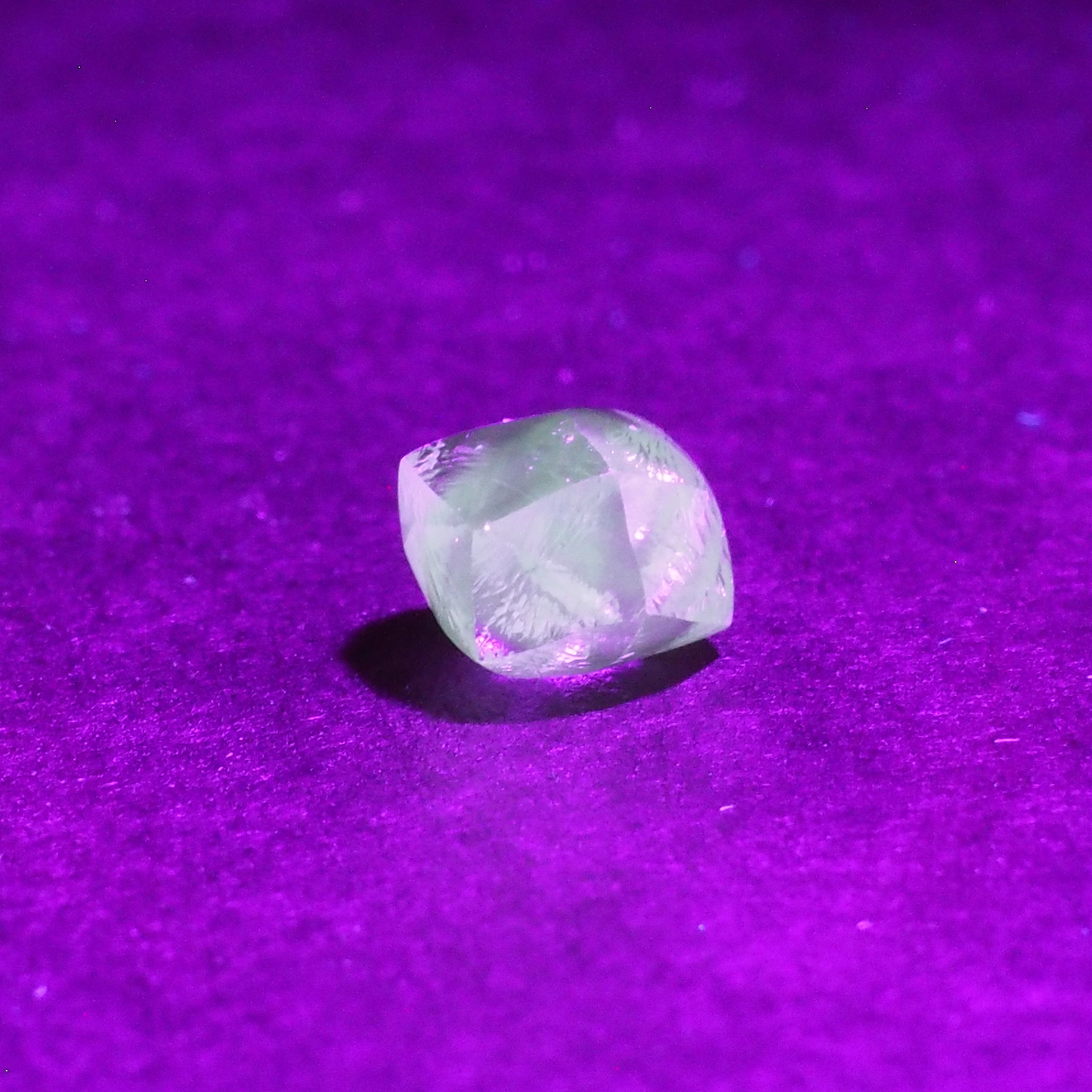 ダイヤ原石 0.65ct KG752